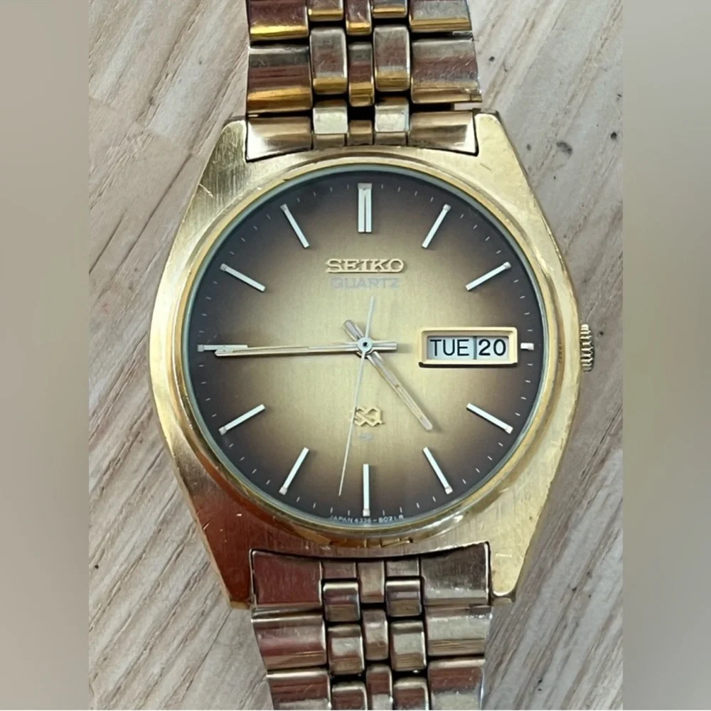 Seiko SQ RARE Vintage Men's Watch Gold Ombre Dial Date Window Gold-Tone Bracelet